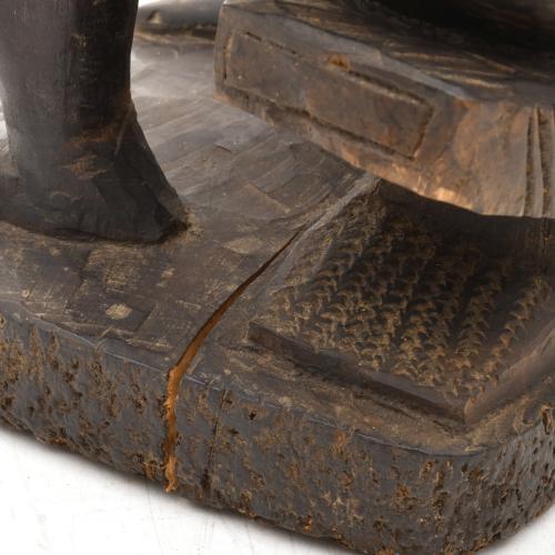 ESCUELA AFRICANA, SIGLO XX.   Figura femenina.