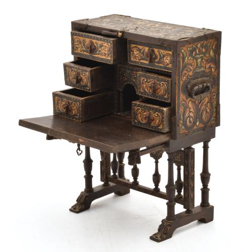 ESCUELA ESPAÑOLA, PPS. SIGLO XX. Bargueño en miniatura.