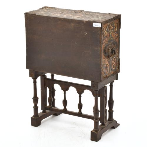 ESCUELA ESPAÑOLA, PPS. SIGLO XX. Bargueño en miniatura.