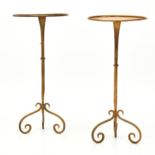 Pareja de mesas auxiliares. 