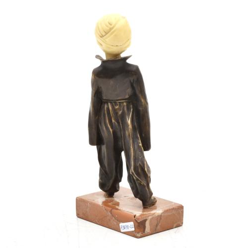 SIGUIENDO MODELOS DE F. PREISS. Figura de niño.