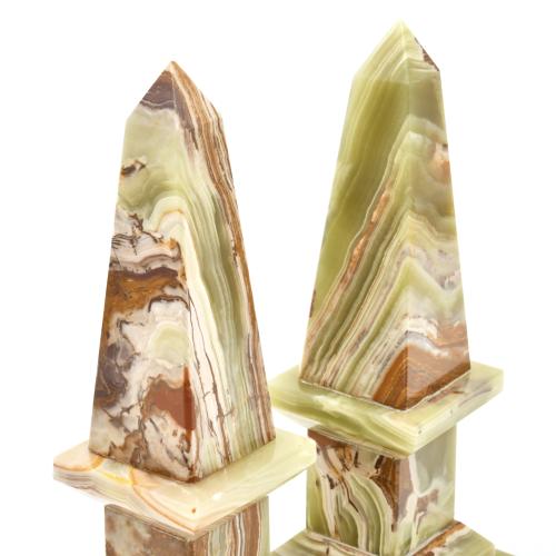 Pareja de obeliscos.