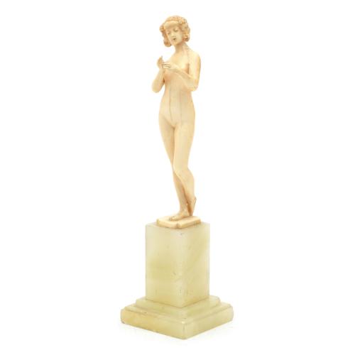 ESCUELA FRANCESA, SIGLO XIX. Figura femenina con aulós.