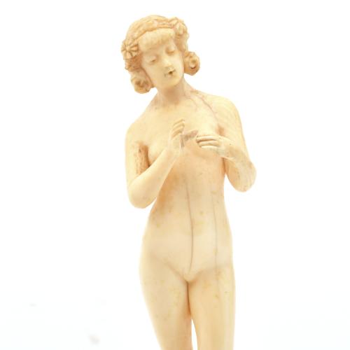 ESCUELA FRANCESA, SIGLO XIX. Figura femenina con aulós.