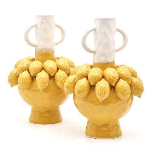 SIGUIENDO MODELOS DE BORDALLO PINHEIRO, pareja de jarrones.