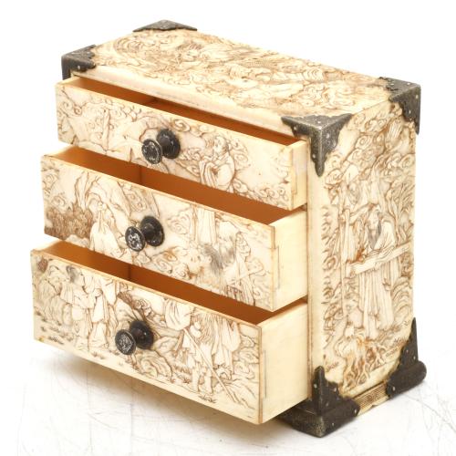 ESCUELA JAPONESA. PERÍODO MEIJI, SIGLO XIX. Cómoda miniatur