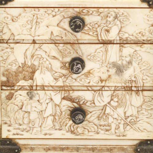 ESCUELA JAPONESA. PERÍODO MEIJI, SIGLO XIX. Cómoda miniatur