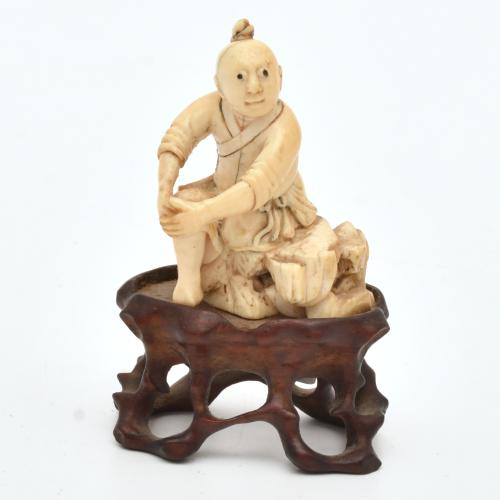 ESCUELA JAPONESA. PERÍODO MEIJI, SIGLO XIX. Personaje senta