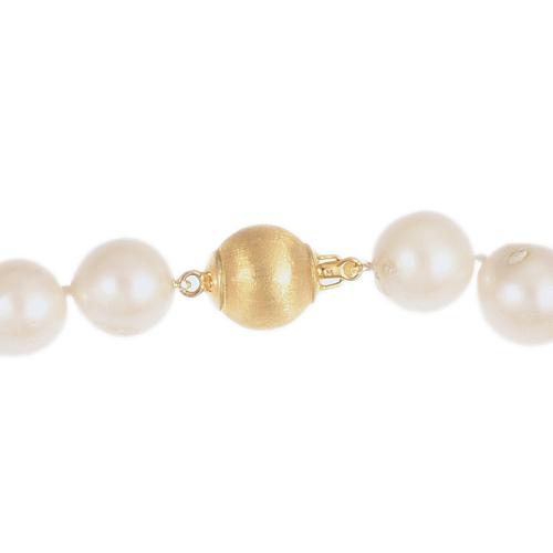 Cultured pearls necklace.