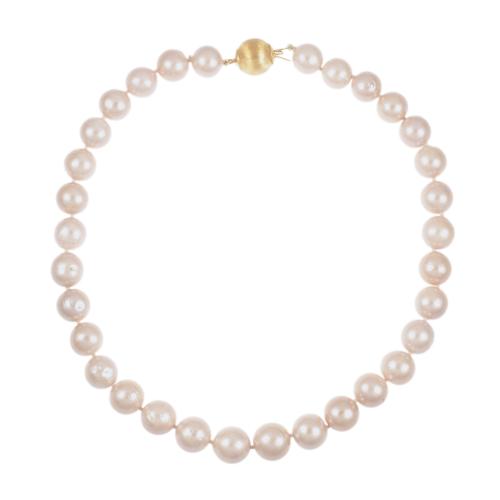 Rose pearls necklace.