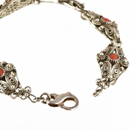 Pulsera estilo art nouveau con coral.