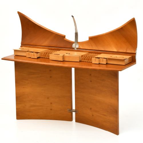 JAUME TRESSERRA (BARCELONA, 1943) ‘Butterfly’ desk.