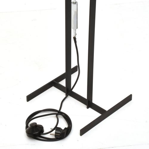 JAUME TRESSERRA (BARCELONA, 1943) Conical floor lamp.