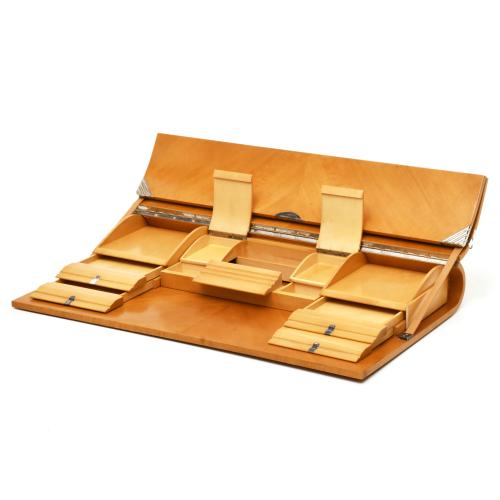 JAUME TRESSERRA (BARCELONA, 1943) 'Carpett’ tabletop desk.