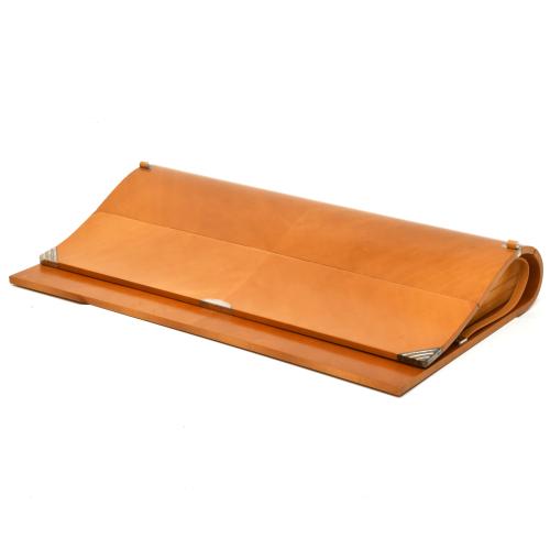 JAUME TRESSERRA (BARCELONA, 1943) ‘Carpett’ table-top desk.