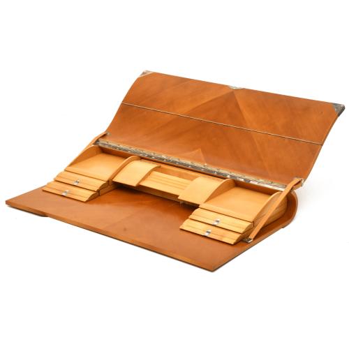 JAUME TRESSERRA (BARCELONA, 1943) ‘Carpett’ table-top desk.