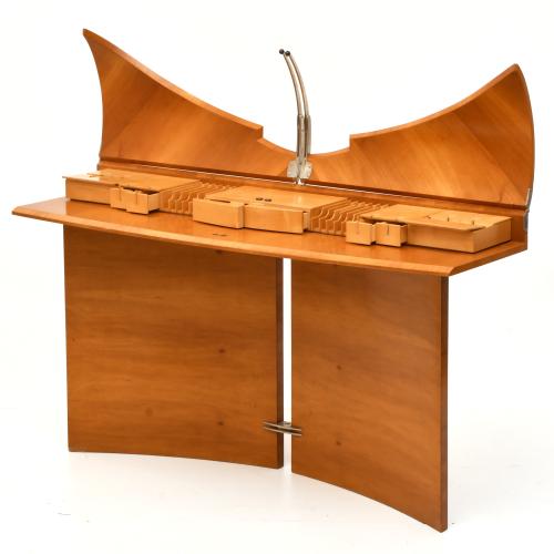 JAUME TRESSERRA (BARCELONA, 1943) Escritorio "Butterfly".