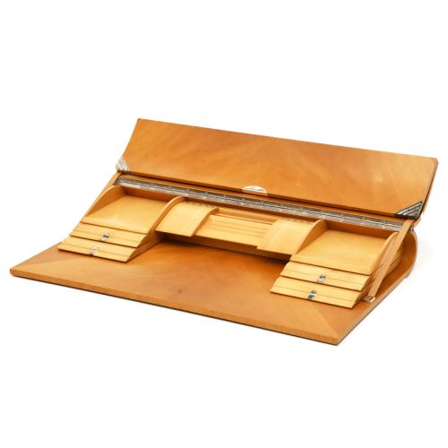 JAUME TRESSERRA (BARCELONA, 1943) ‘Carpett’ tabletop desk.