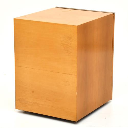JAUME TRESSERRA (BARCELONA, 1943) Mueble auxiliar bajo.