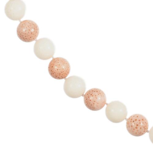 Collar con cuentas de coral blanco y coral piel de àngel.