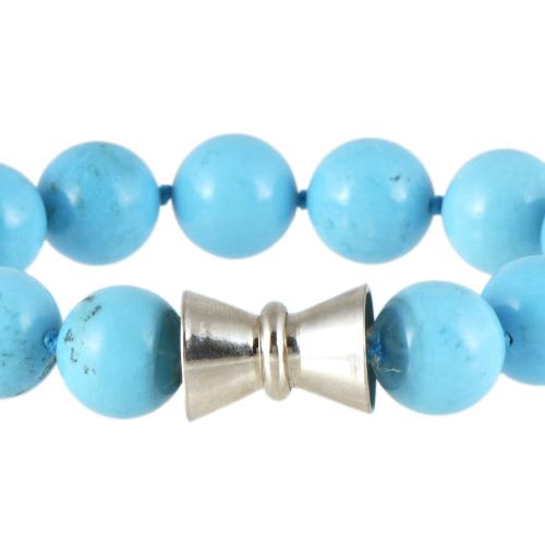 Brazalete de cuentas de turquesas.