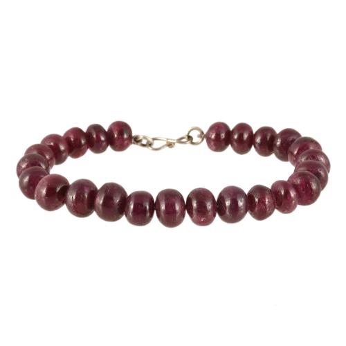 Conjunto de collar, pulsera y pendientes de rubies.