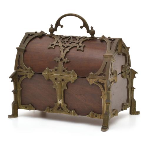 Neo-Gothic style chest, 20th century.