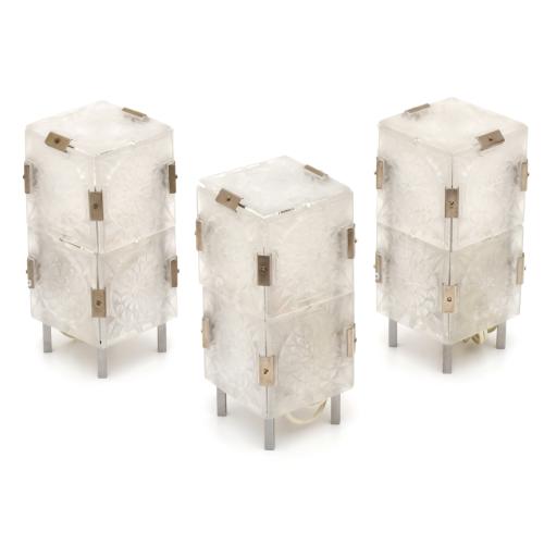 SIGUIENDO MODELOS DE JOSEF HEJTMAN, tres lámparas de sobremesa.