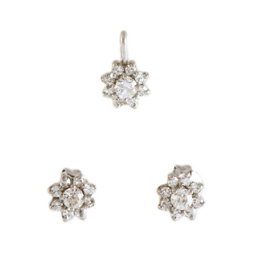 Conjunto de pendientes y colgante en forma de flor con diamantes.