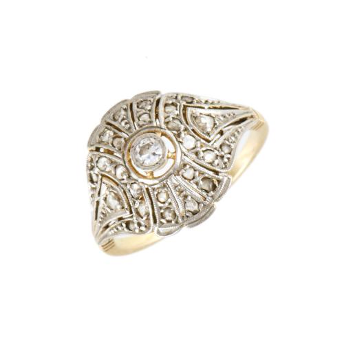 Anillo art déco con diamantes.