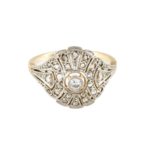 Anillo art déco con diamantes.