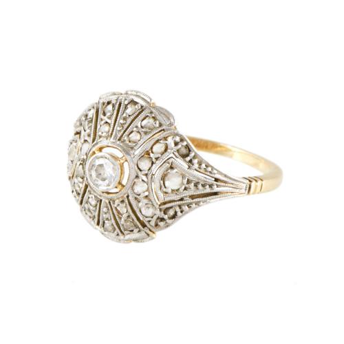 Anillo art déco con diamantes.