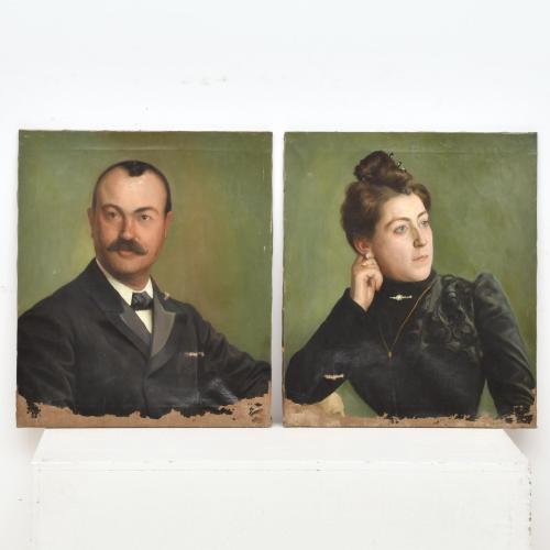 ESCUELA ESPAÑOLA, PPS. SIGLO XX. Pareja de retratos de matr