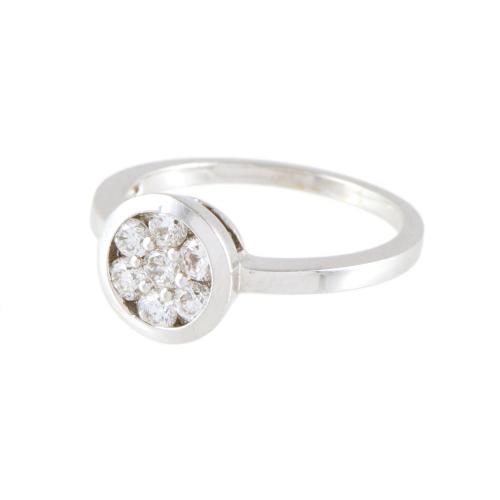 Anillo con diamantes.