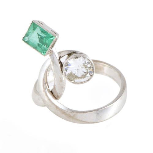 Sortija de brillantes y esmeralda 