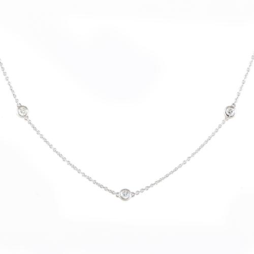 Gargantilla con chatones de diamantes.