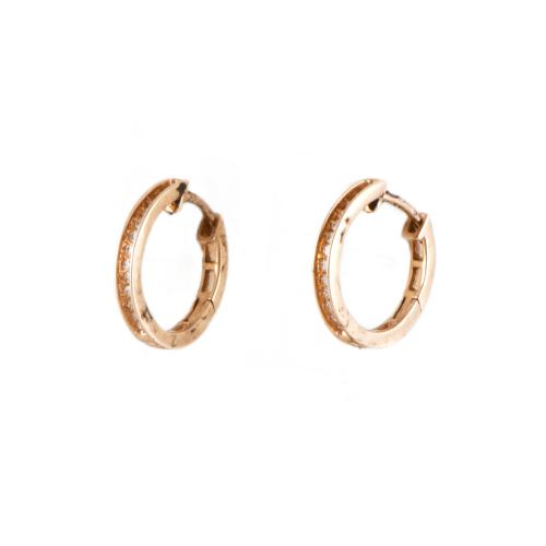 Pendientes aretes con carril de diamantes.