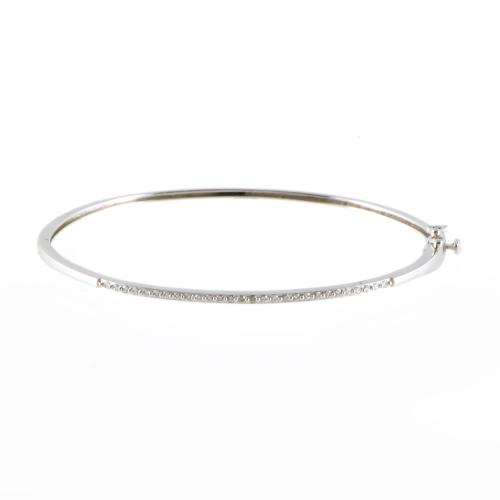 Pulsera semi rígida con diamantes.