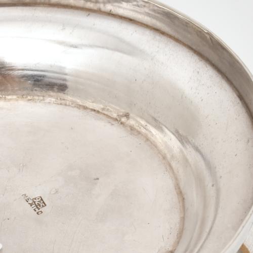 ESCUELA MEJICANA, SIGLO XX. Jarrón con plato.