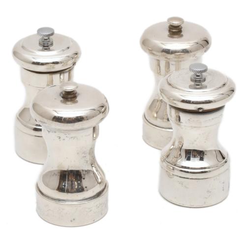 Conjunto de dos pimenteros y dos saleros, siglo XX.