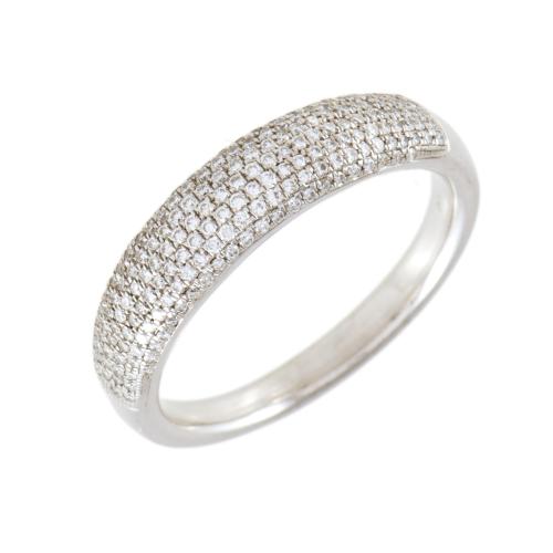 Anillo con pavé de diamantes.