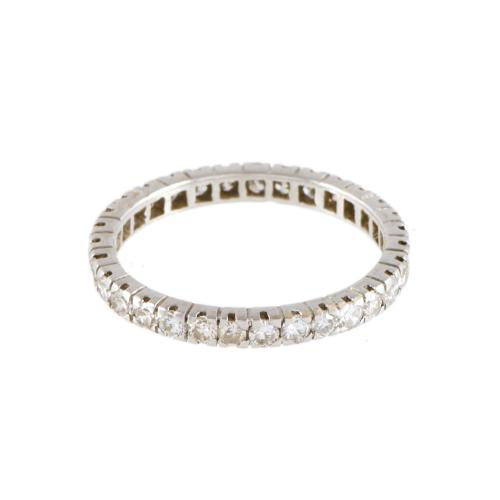 Alianza con diamantes.