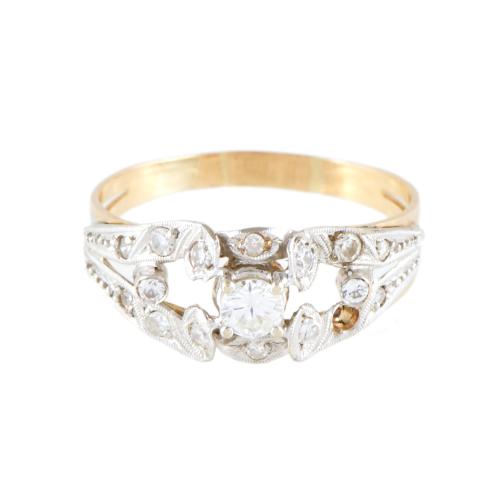 Anillo art déco con diamantes.