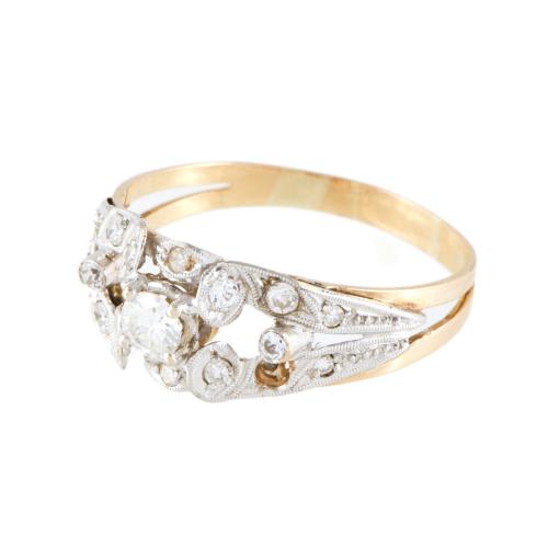 Anillo art déco con diamantes.