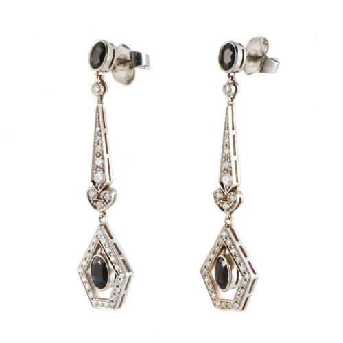 Pendientes largos estilo art déco con diamantes y zafiros.