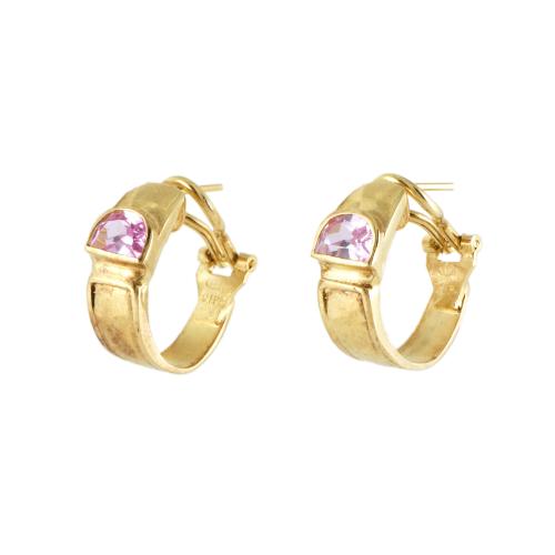 Pendientes en forma de aro con cuarzos rosas.