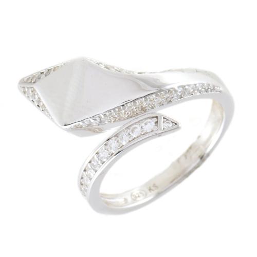 Anillo en forma de serpiente con circonitas.