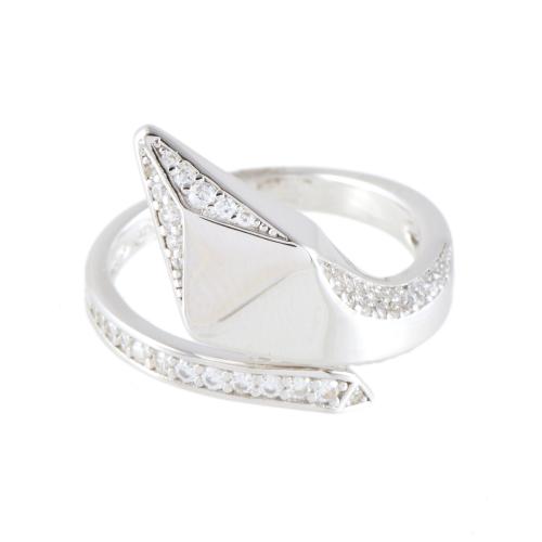 Anillo en forma de serpiente con circonitas.