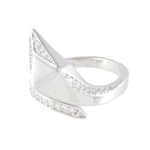 Anillo en forma de serpiente con circonitas.