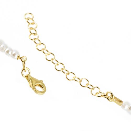 Gargantilla de un hilo con símil perla y corazón.